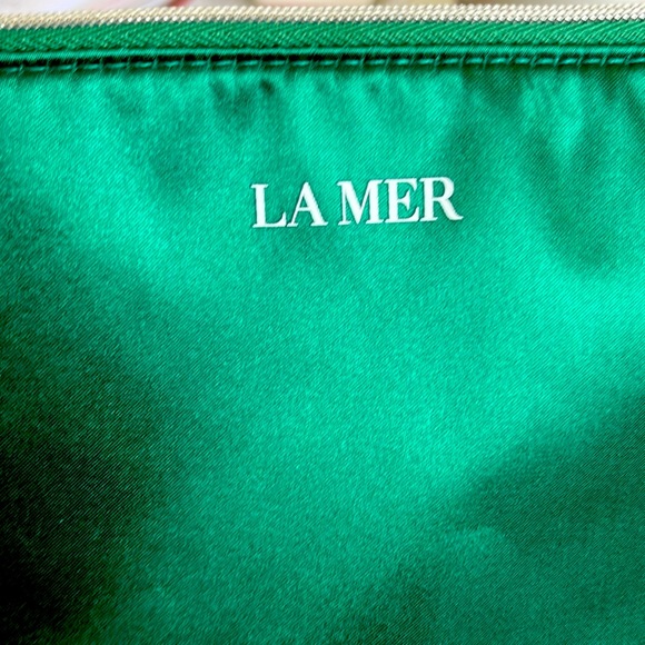 NWOT🆕 La Mèr satin green bag with zipper - Picture 3 of 5